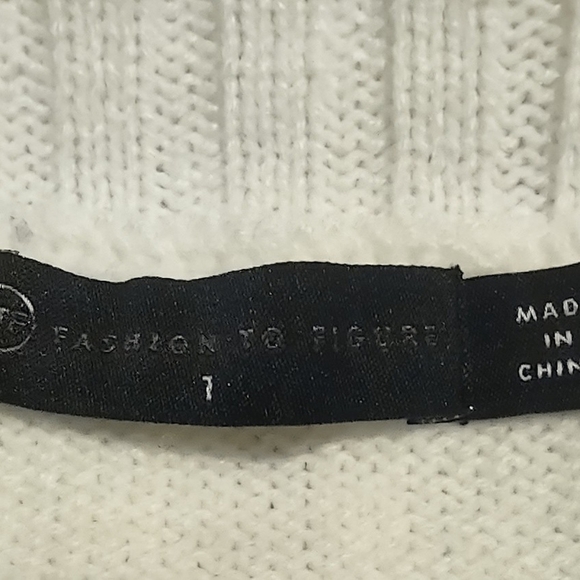 Off the Shoulder Fringe Sweater Size 1 Plus Size NWOT - Picture 7 of 8